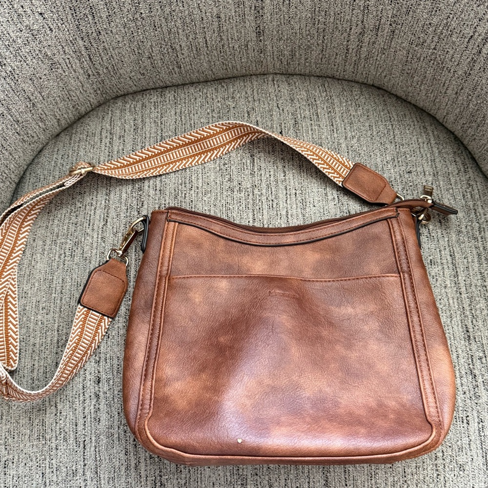 Elegant Brown Leather Shoulder Bag
